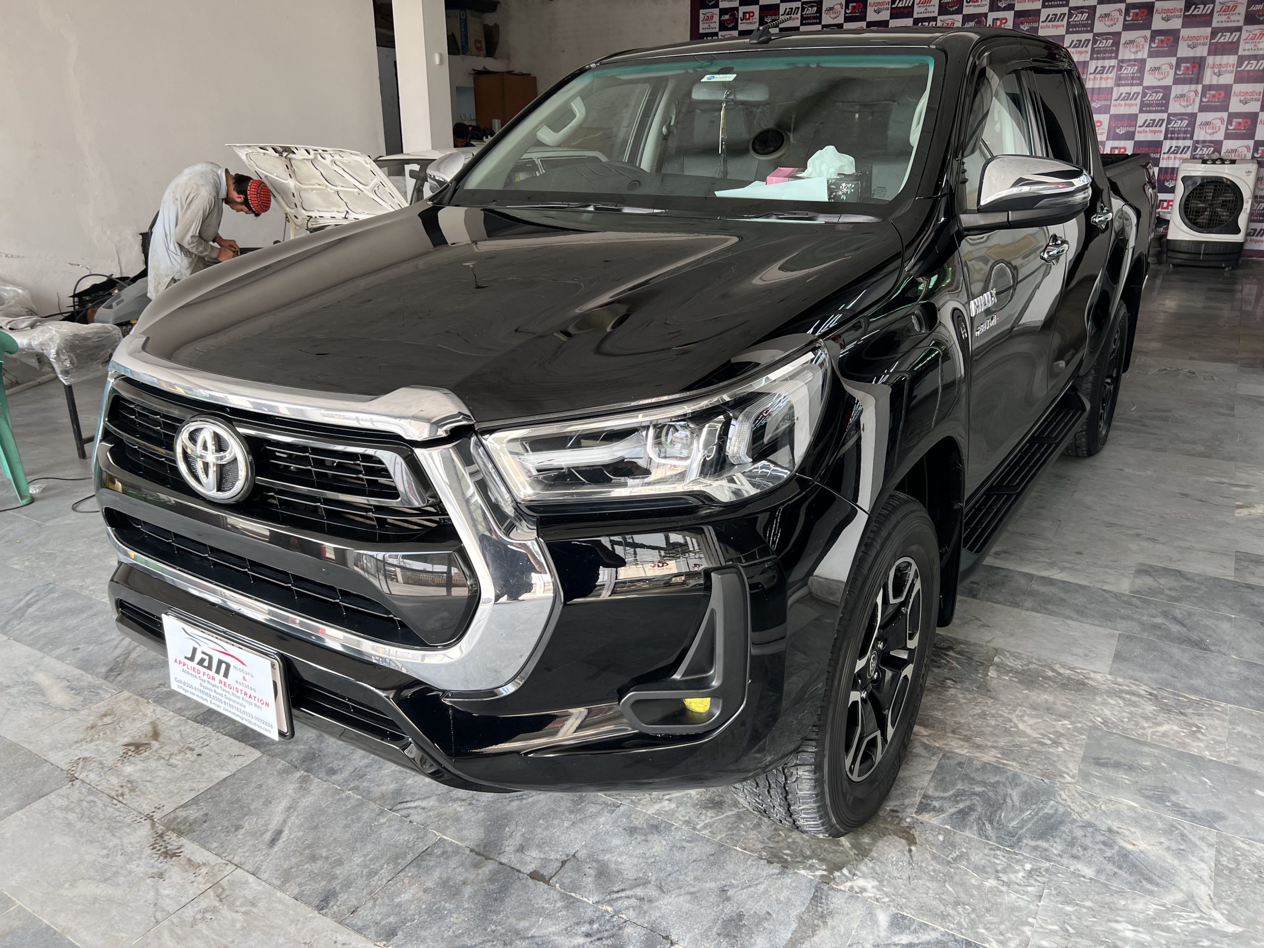 Toyota Revo Jan Motors