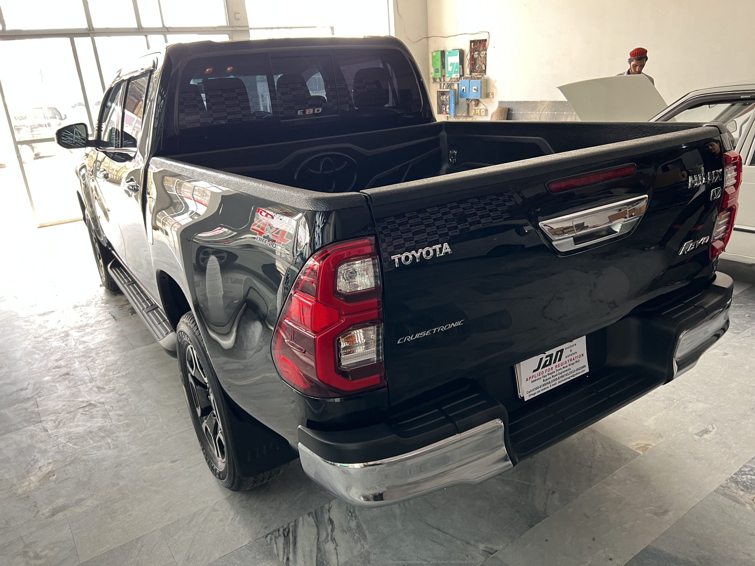 Toyota Revo Jan Motors